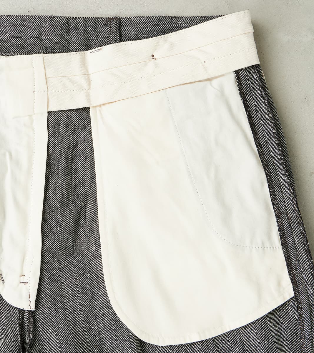 Enfield 055 Trouser - Pleated Tapered - Grey Cotton Linen Herringbone Twill