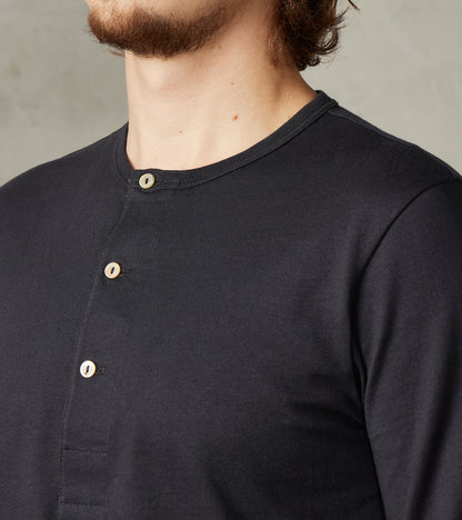 2M06 Good Originals - 6.8oz Vintage Machine 2-Thread Henley - 98 Charcoal