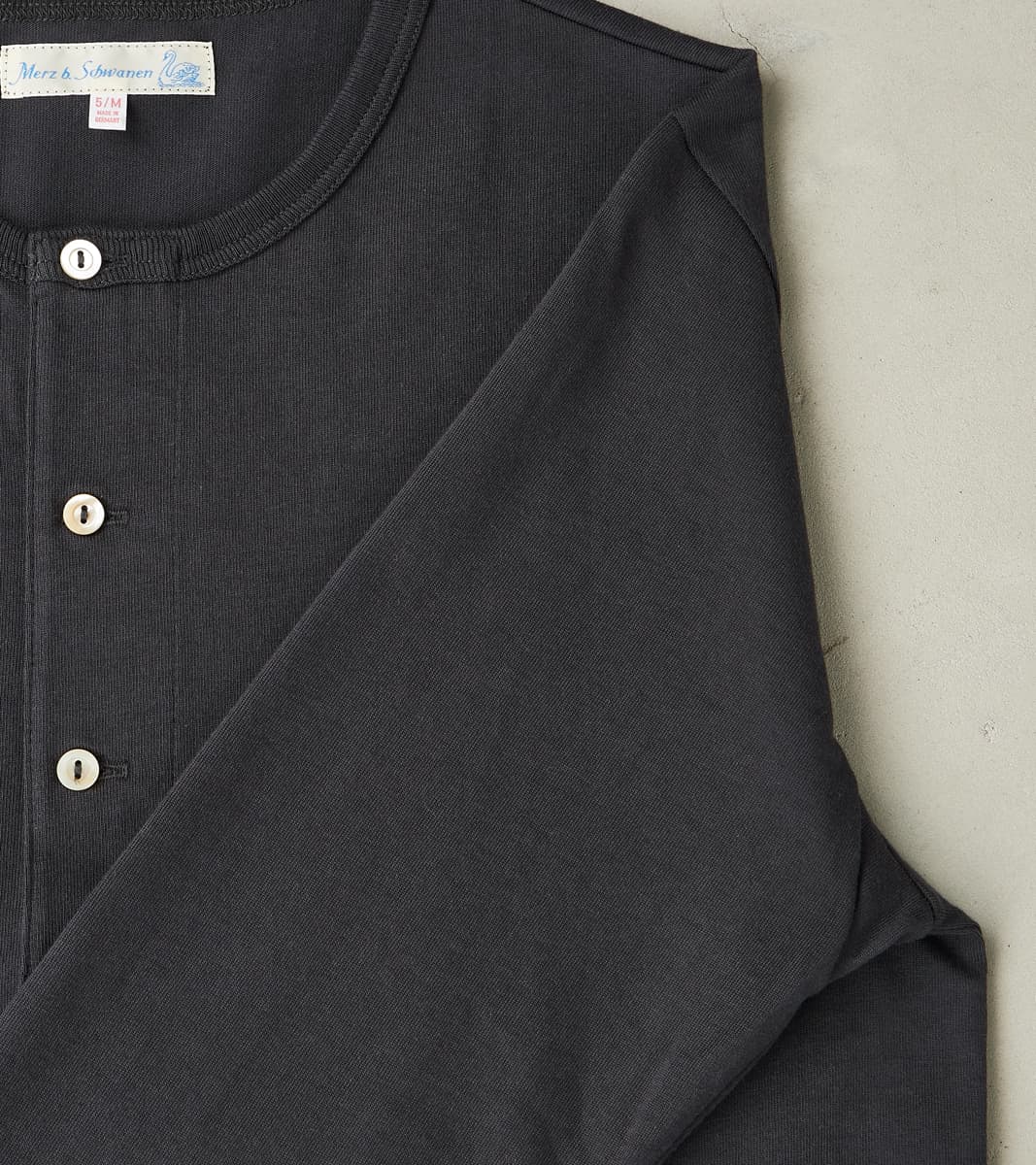 2M06 Good Originals - 6.8oz Vintage Machine 2-Thread Henley - 98 Charcoal