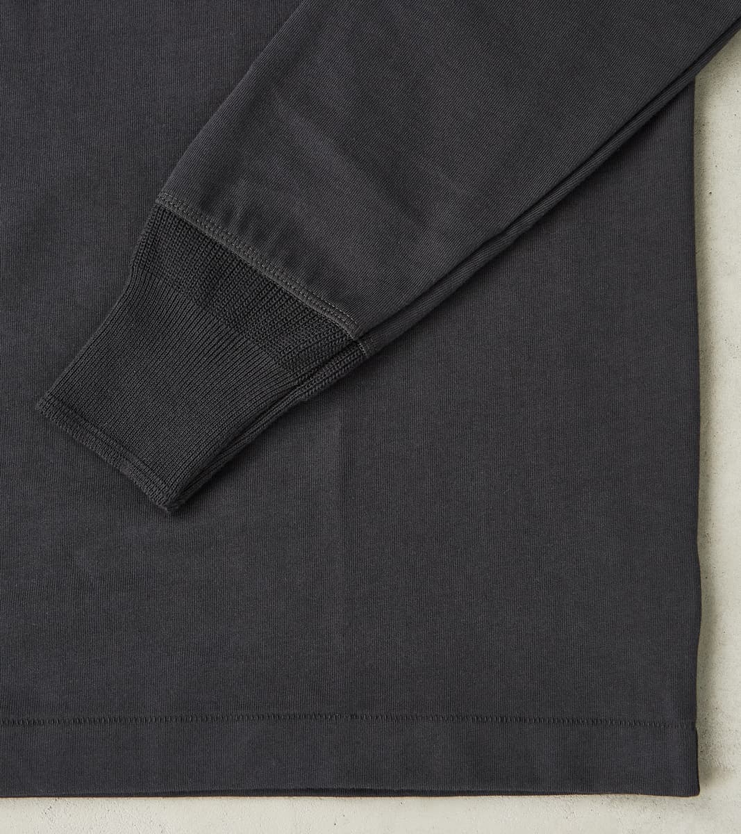 2M06 Good Originals - 6.8oz Vintage Machine 2-Thread Henley - 98 Charcoal