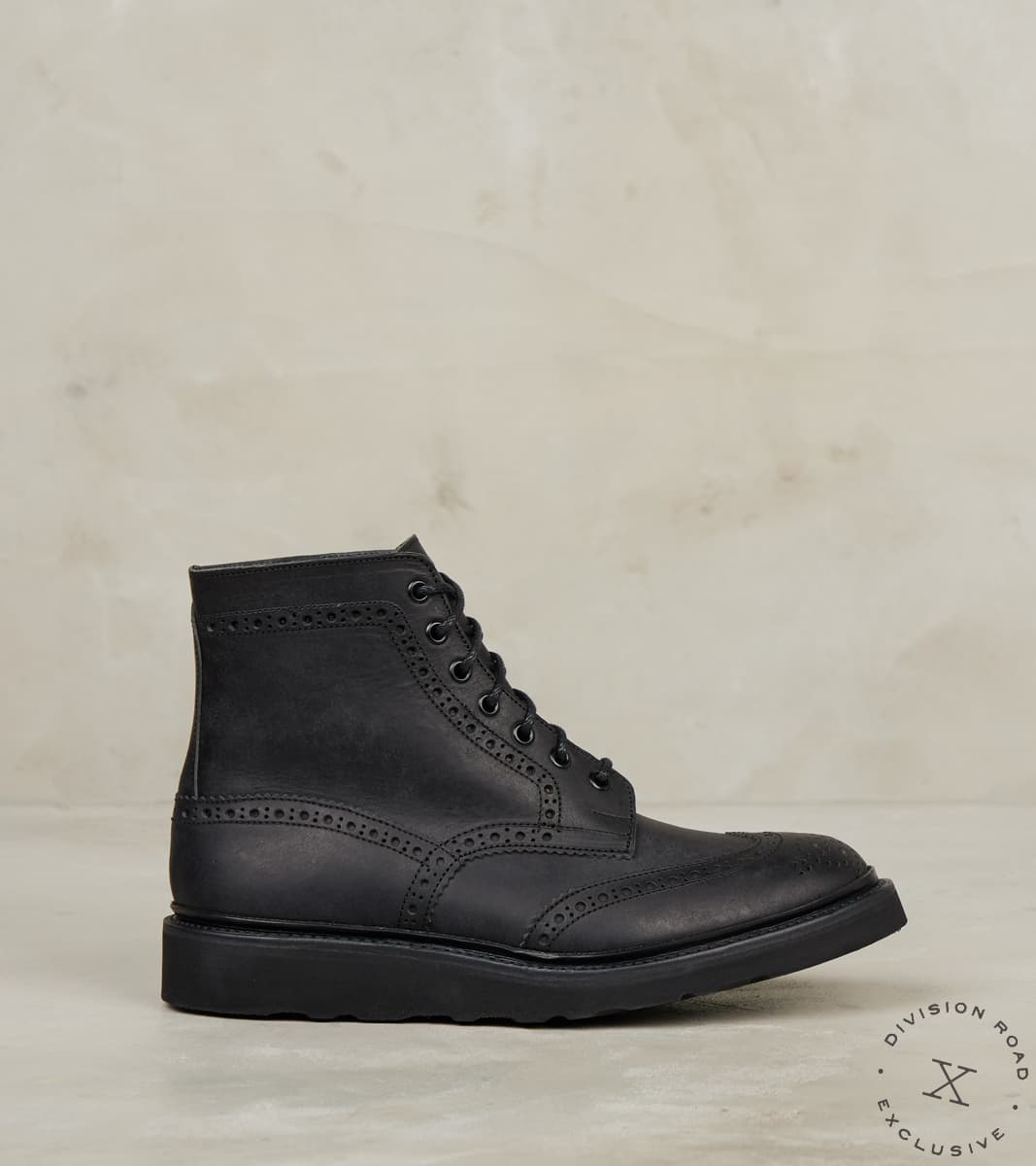 Tricker's x Division Road Stow Boot - 4497 - Vibram Morflex - Badalassi Nero Pueb…