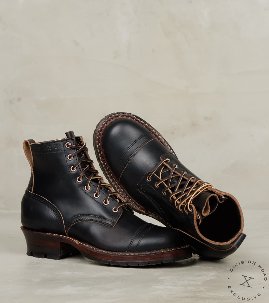 Logger 350 - 55 - Split Commando - Horween Black CXL