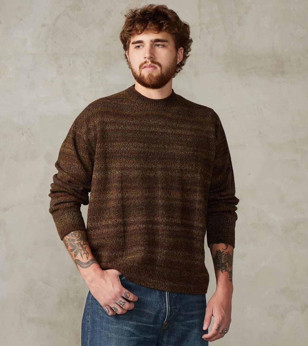 amachi. Gradation Loop of Intent Knit Crewneck - Charcoal Brown
